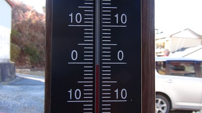 今日の我が家　１２時の気温　ほぼ０℃