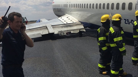 ブリティッシュ・エアウェイズのボーイング737型機が、滑走路に接触する事故が！