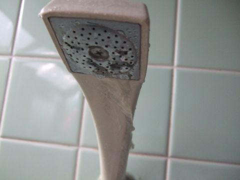 シャワー混合水栓のハンドルを閉めても水漏れするようになってしまいました。