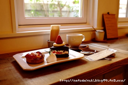 cafe noix◇苺とショコラのケーキ＆焼き林檎タルト＆cafe noixブレンド