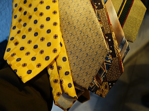ルバルダの黄ネクタイ