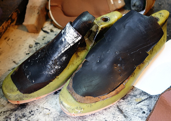 ティラナの靴職人さんのラストモディファイ