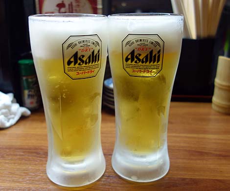 ビール1杯100円の大阪難波はしご酒1軒目