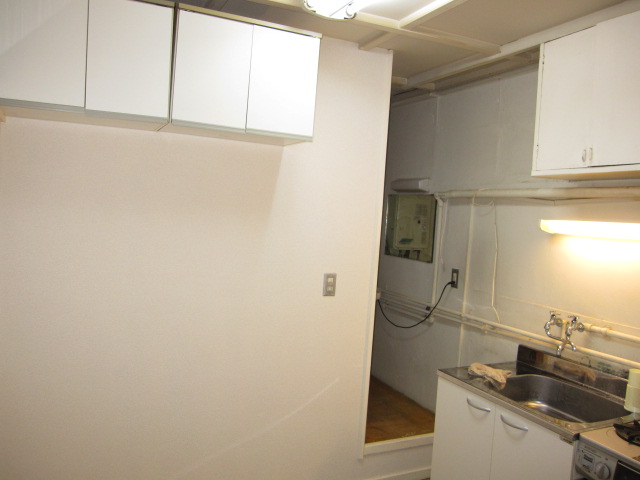 東京都杉並区　賃貸物件原状回復　クロス張替え　キッチン　作業完了後　１