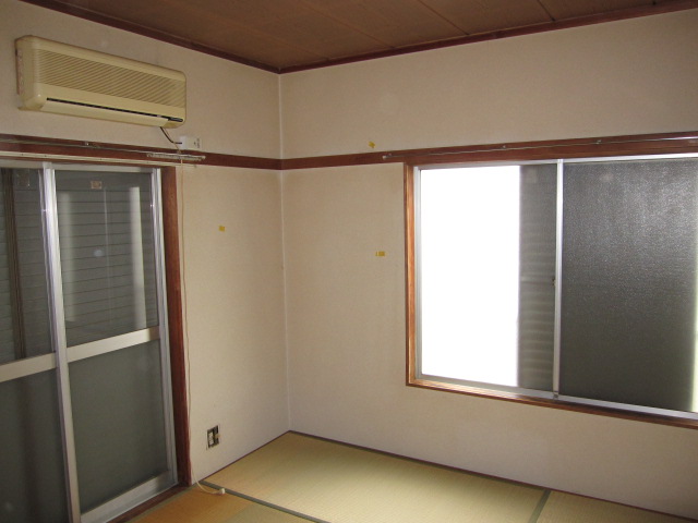 埼玉県所沢市　空き室賃貸物件原状回復２ＤＫクロス張替え　和室　作業前　２