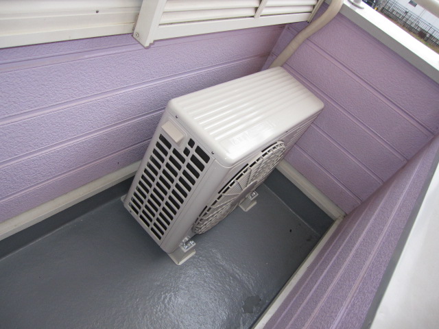 埼玉県所沢市　アパート　家庭用壁掛けエアコン新規取り付け　エアコン室外機　作業完了後　２