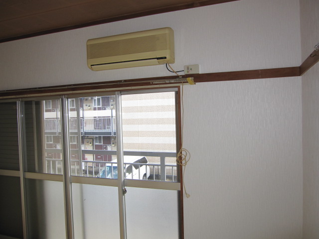 埼玉県所沢市　空き室賃貸物件原状回復２ＤＫクロス張替え　和室　作業完了後　２