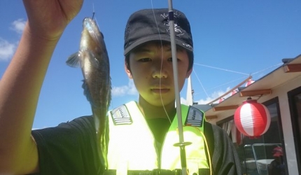 20150809-62-子供釣り教室実釣ありがたや桟橋ギル釣る男子6.JPG