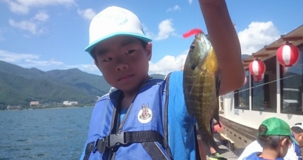 20150809-64-子供釣り教室実釣ありがたや桟橋ギル釣る男子4-2.JPG