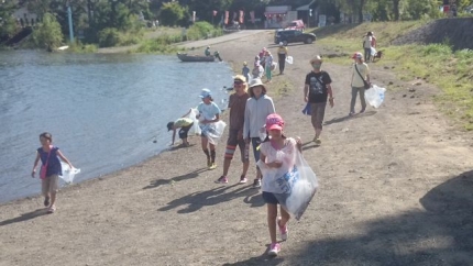 20150809-69-子供釣り教室湖岸清掃1.JPG