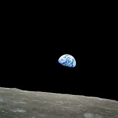 240px-NASA-Apollo8-Dec24-Earthrise.jpg