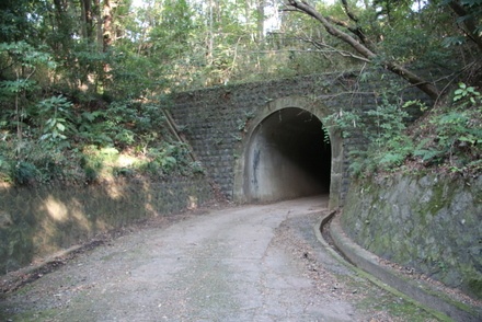 第一／第二工場間のトンネル