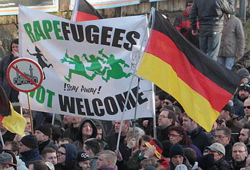 ドイツ 移民反対デモ