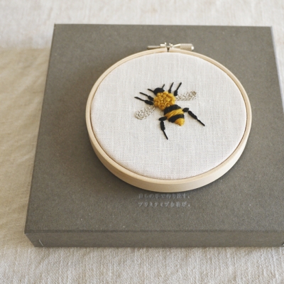 bee embroidery kit by yumiko higuchi